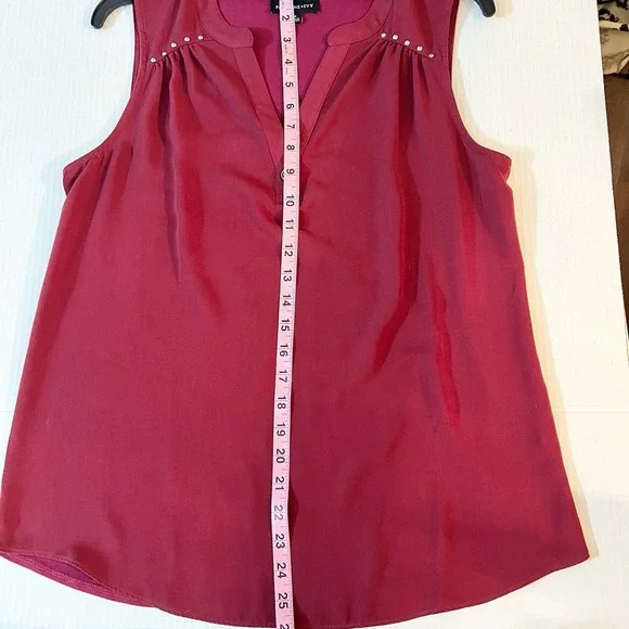 Fortune + Ivy magenta top Women's Size Medium With Shoulder Detail - Picture 5 of 7